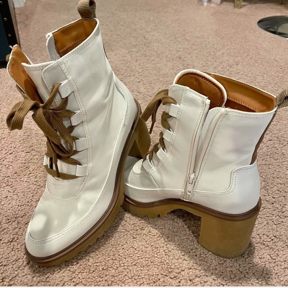 UNIVERSAL THREADS White Ankle Boots - Picture 1 of 7